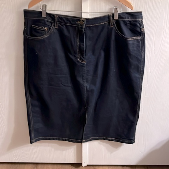 Signature Weekend Denim Skirt 18W - Picture 2 of 3